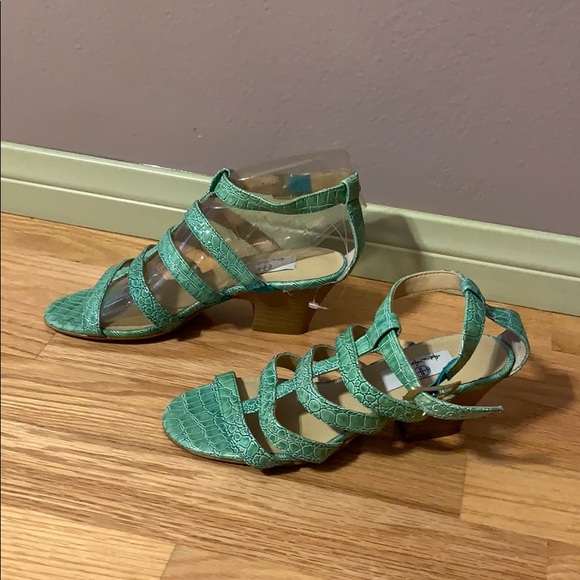 ❗️FREE Strappy sandals MUST BUNDLE Reptile print patent - Picture 2 of 9
